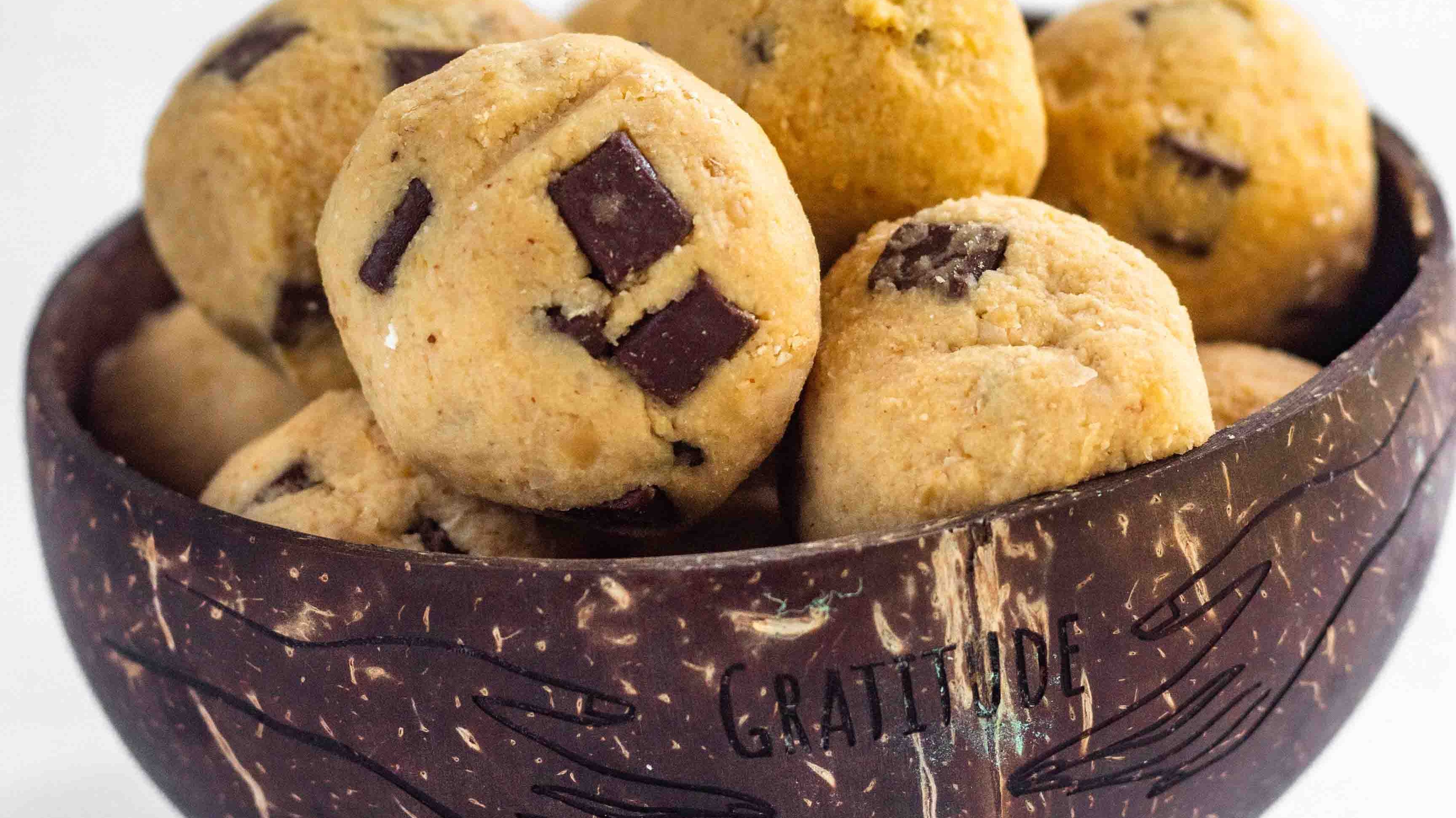 Healthy Cookie Dough Balls