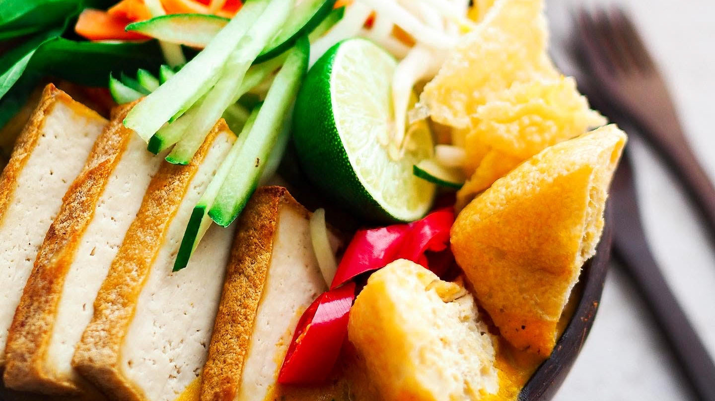 Curry Noodles in Sweet Potato Gravy (Mee Rebus)