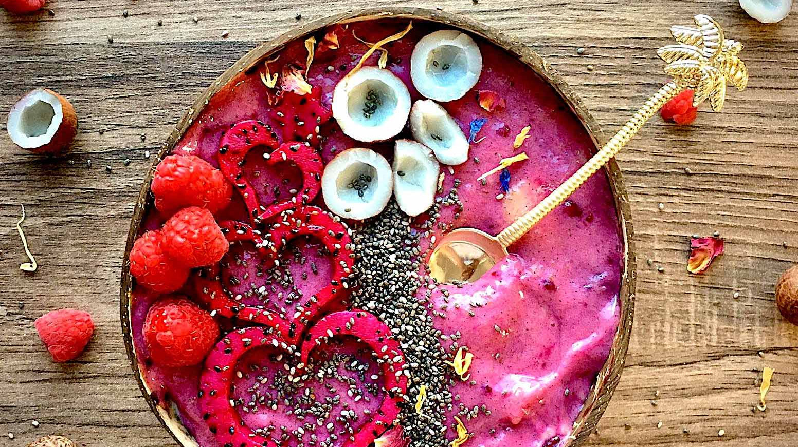 Raspberry, Pitaya and Red Currant Smoothie Bowl
