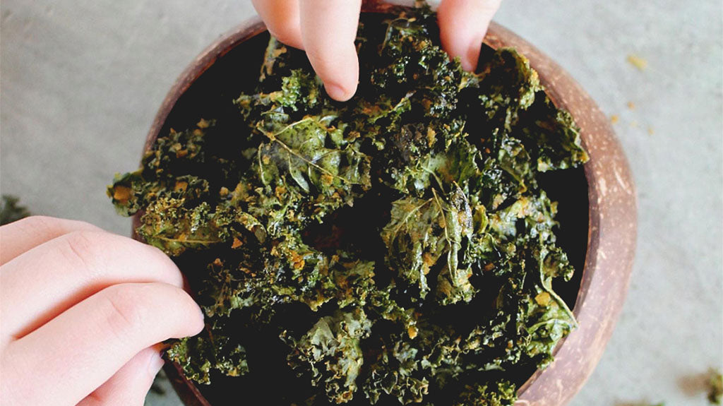 Cheesy Vegan Kale Chips