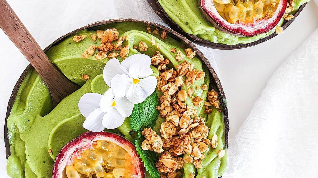 Cinnamon Green Smoothie Bowl