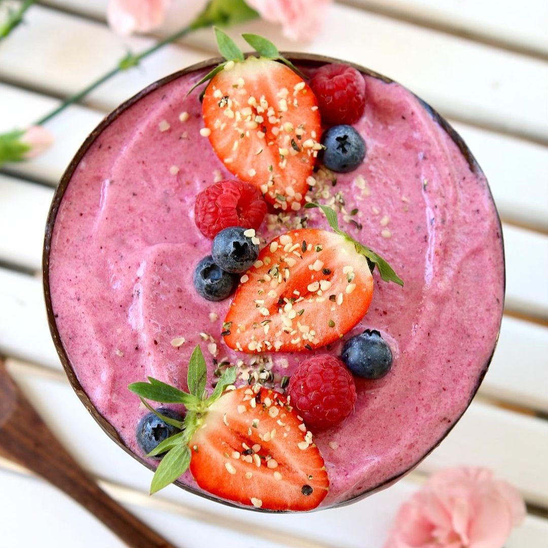 Tropical Pink Smoothie Bowl